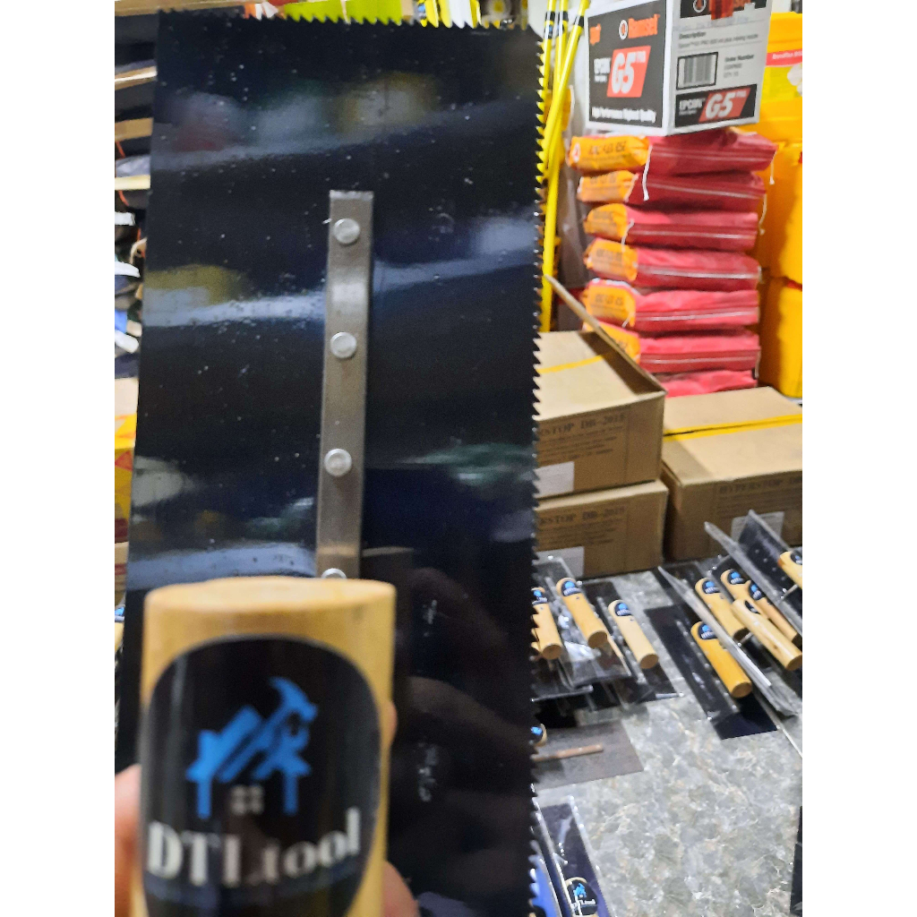 Bay răng cưa 2mm KT 30cmx10cm. Bàn răng cưa chuyên thi công Epoxy, thi công chống thấm Polyurethane,