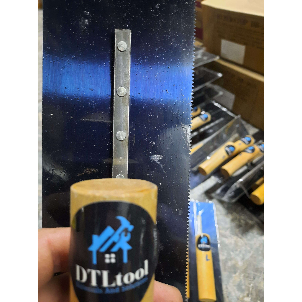 Bay răng cưa 1mm KT 30cmx10cm. Bàn răng cưa chuyên thi công Epoxy, thi công chống thấm Polyurethane,