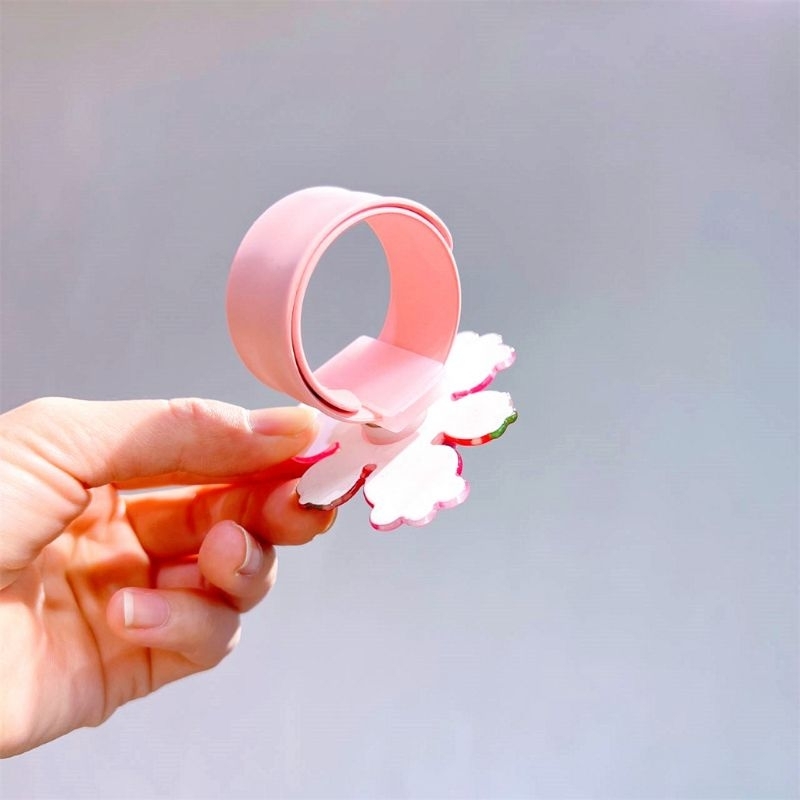 Vòng Đeo Tay Quay Tròn Phát Sáng Hình Gấu Dâu - Công Chúa - Siêu Nhân Dễ Thương Dành Cho Bé Yêu - Đồng Hồ Giả Đập Tay