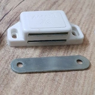 Cục nam châm hít cửa cánh tủ