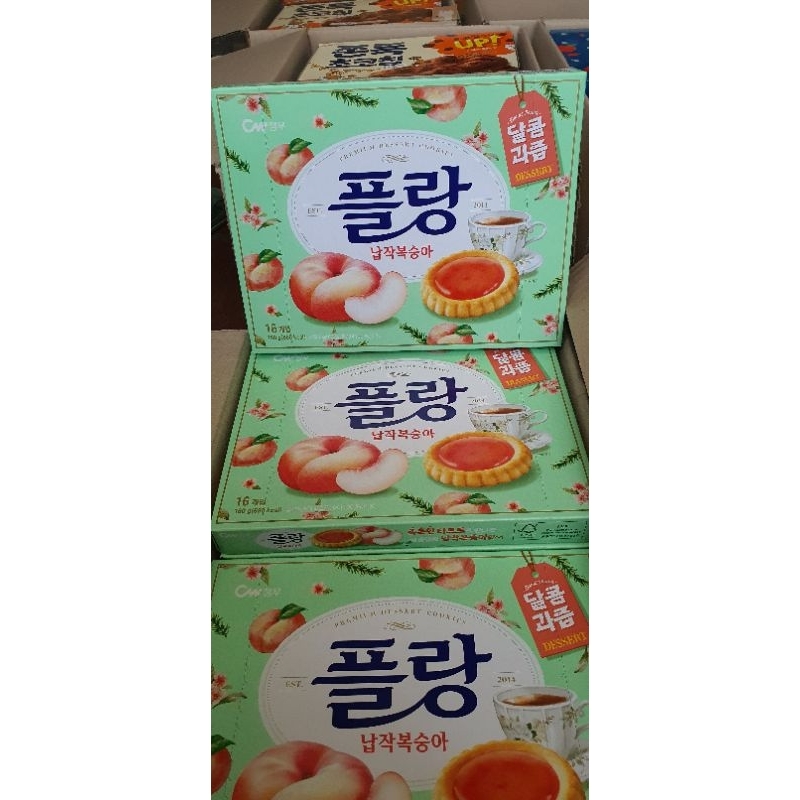 Bánh Quy CW Flan Nhân Đào Hàn Quốc Hộp 160gr