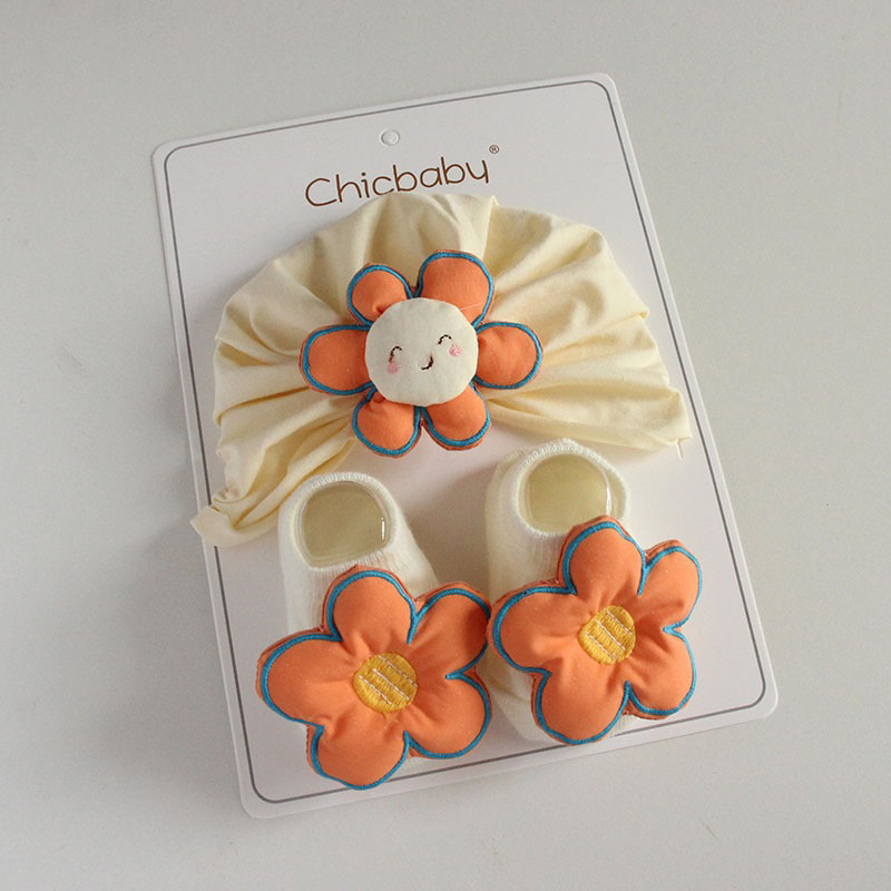 Set mũ trùm cotton và tất cho bé gái