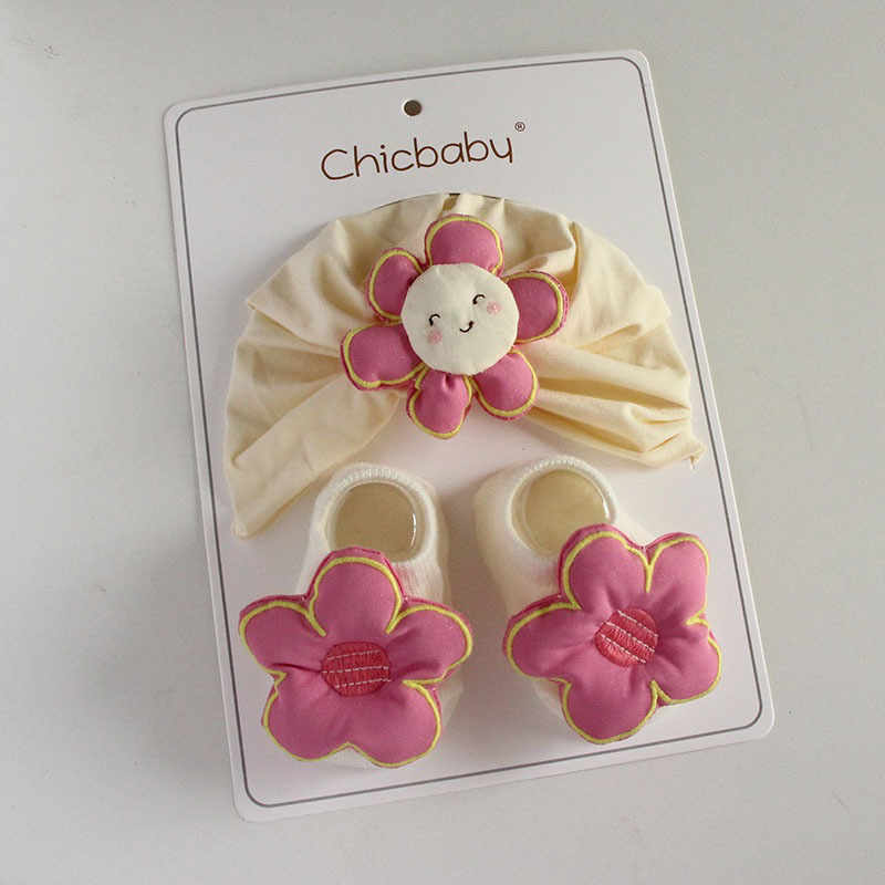 Set mũ trùm cotton và tất cho bé gái