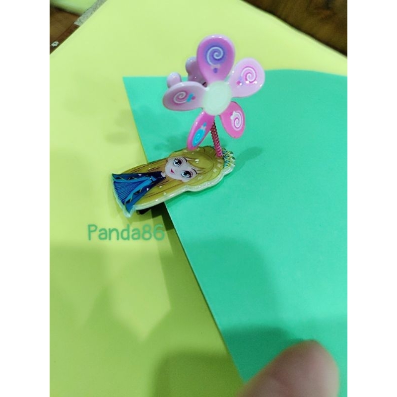 1 Cái Kẹp Tóc Chong Chóng Quay Tròn Hình Công Chúa Dễ Thương