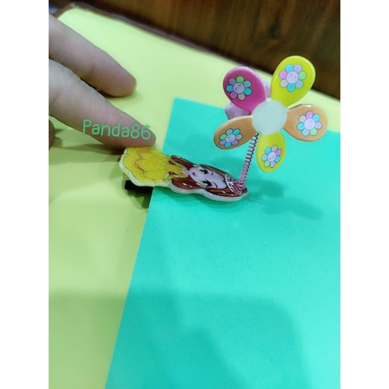 1 Cái Kẹp Tóc Chong Chóng Quay Tròn Hình Công Chúa Dễ Thương