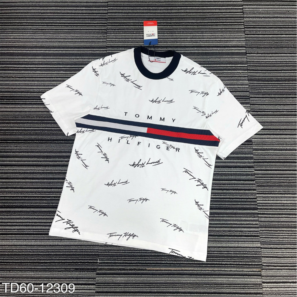 Áo phông nam nữ Tommy Hilfiger in vạch sọc đen trắng đỏ chữ kí quanh áo. Áo Thun Unisex Form Rộng Siêu Hot Phiên Bản Mới