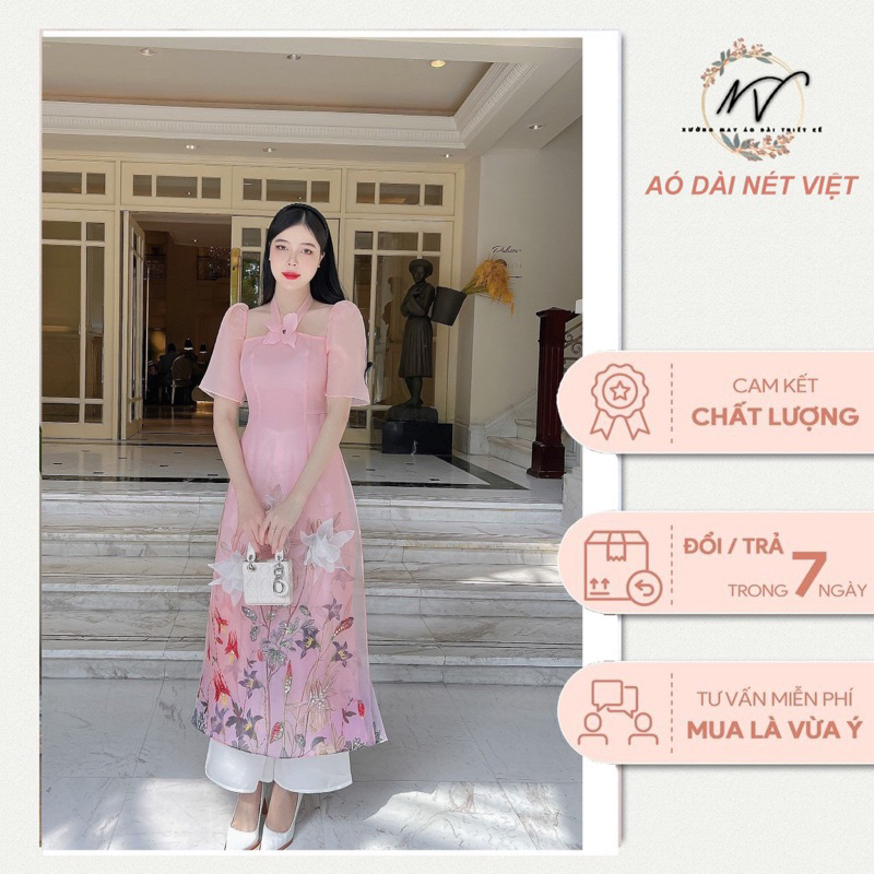 Áo dài oganza cách tân hồng ngọt ngào hoạ tiết đính kết cổ yếm nơ hoa xinh xắn đẹp chuẩn hình, Nét Việt