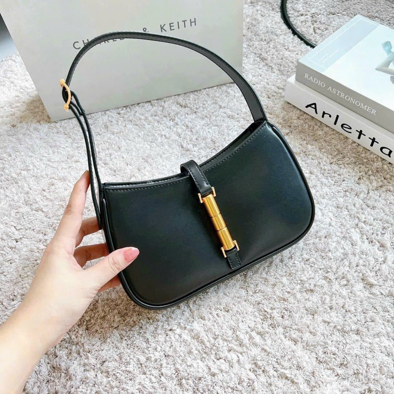 Túi charles keith kẹp nách