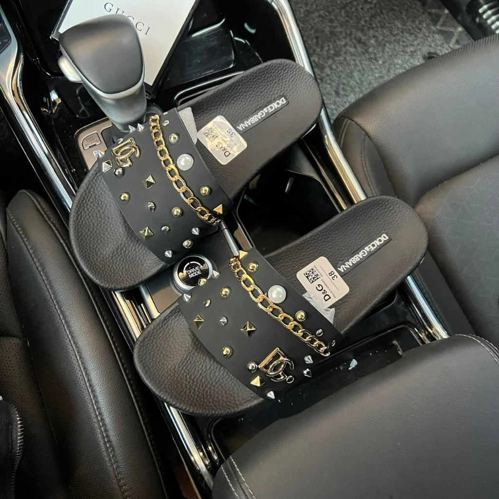 Dép Quai Ngang Nam Nữ D.G Đính Hạt Kèm Xích Siêu Câp Đế Cao Su Chống Trơn Chống Trượt, Dép Lê Nam Nữ Siêu Cấp