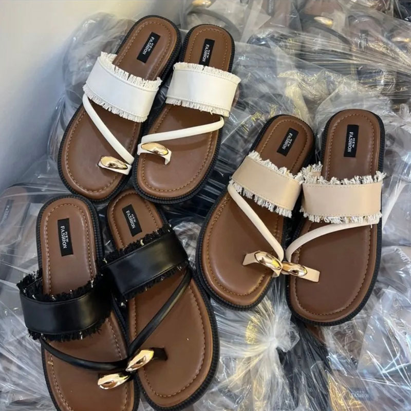 Dép lê sỏ ngón quai tua rua mũi tròn