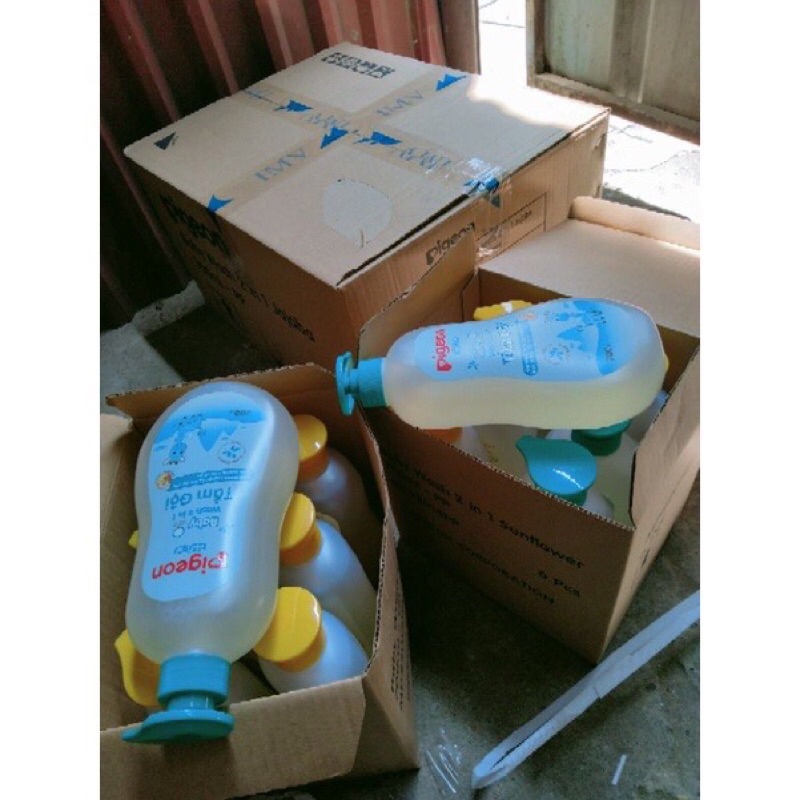 Tắm và gội Pigeon cho bé từ sơ sinh chai 700ML, không cay mắt