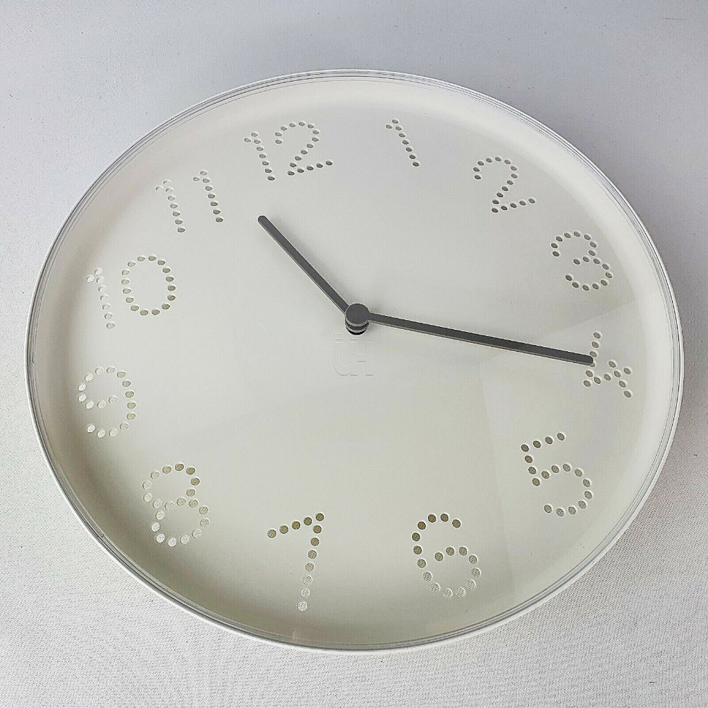 Đồng hồ tròn treo tường bằng nhựa không kim giây chính hãng IKEA