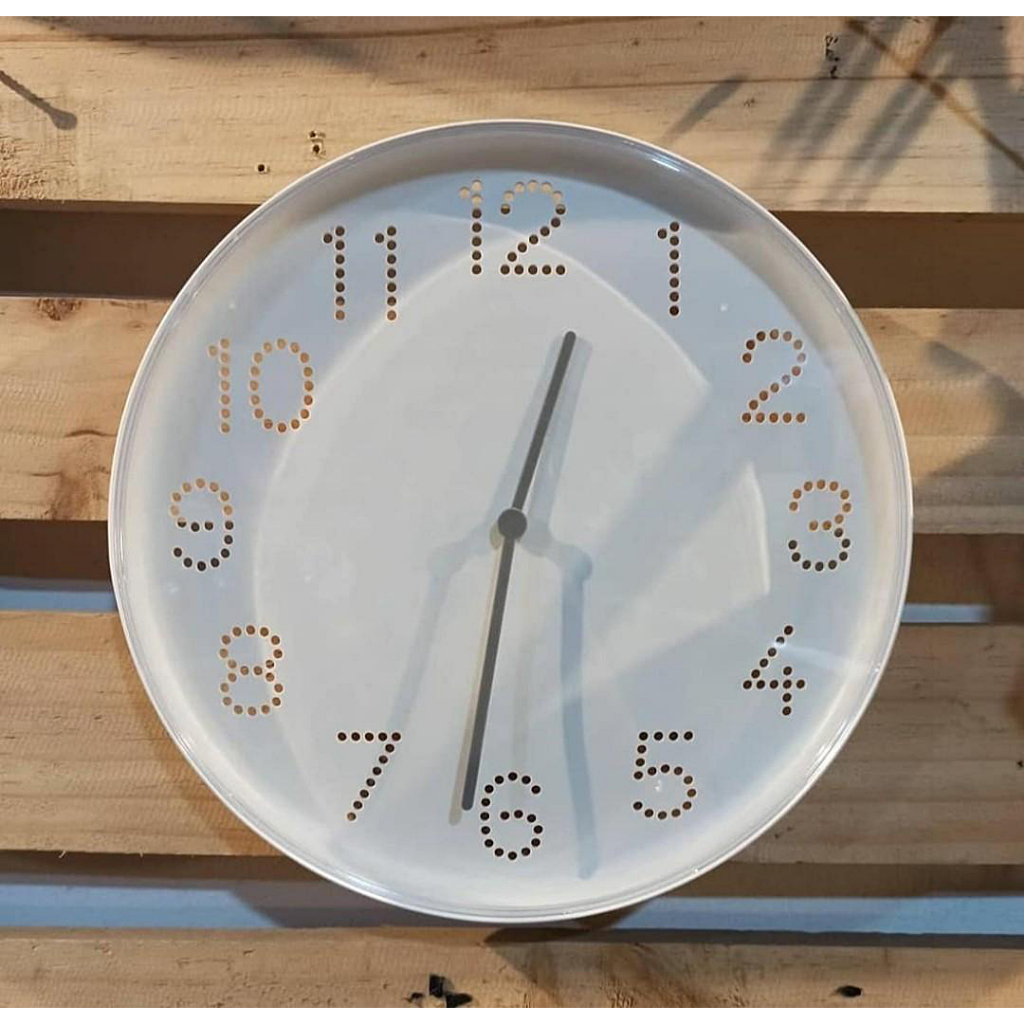 Đồng hồ tròn treo tường bằng nhựa không kim giây chính hãng IKEA