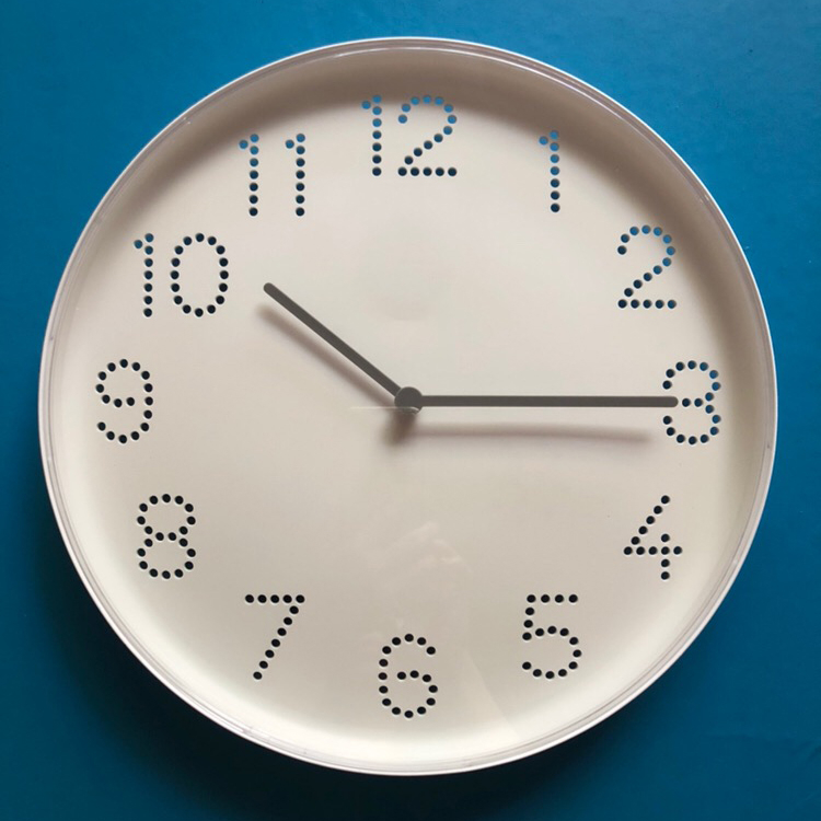 Đồng hồ tròn treo tường bằng nhựa không kim giây chính hãng IKEA