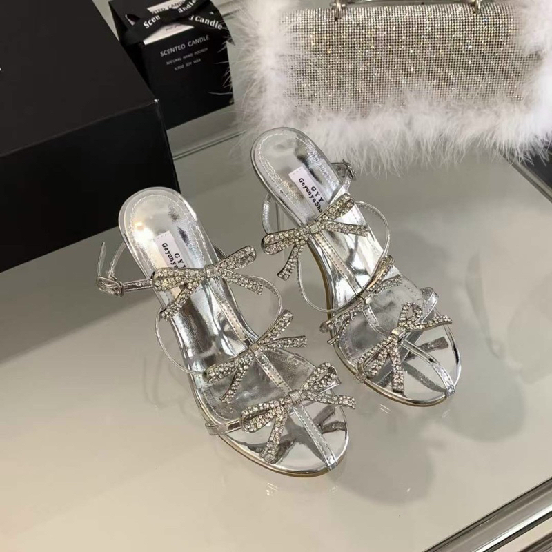 Sandal cao gót màu bạc đính nơ đá dây mảnh đế cao 9cm hàng qccc fullbox