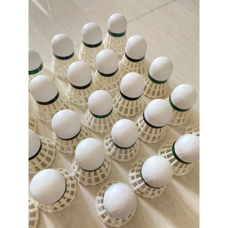 Đế Cầu Lông Cũ Sử Dụng Đan Len Trang Trí