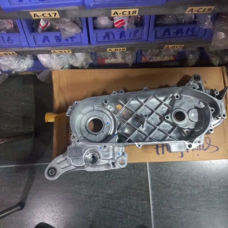 Lốc máy trái ( Lốc bên Số )Ab , Click , Vario , Pcx , Shmode 125 ( 2013 - 2022 )