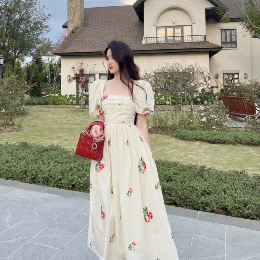Váy Maxi hoa nhí xếp li ngực tay bồng cổ vuông dáng dài hàng thiết kế đầm tiểu thư xinh xắn | BigBuy360 - bigbuy360.vn