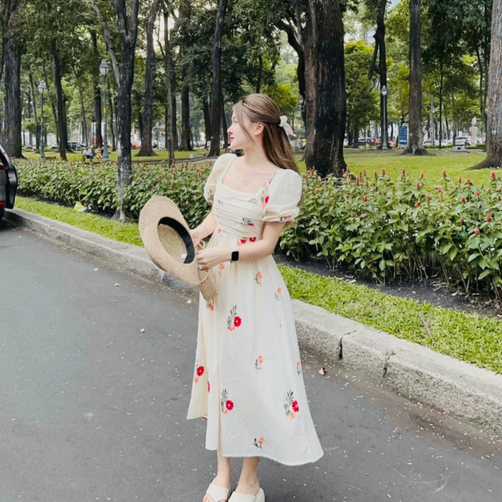 Váy Maxi hoa nhí xếp li ngực tay bồng cổ vuông dáng dài hàng thiết kế đầm tiểu thư xinh xắn | BigBuy360 - bigbuy360.vn