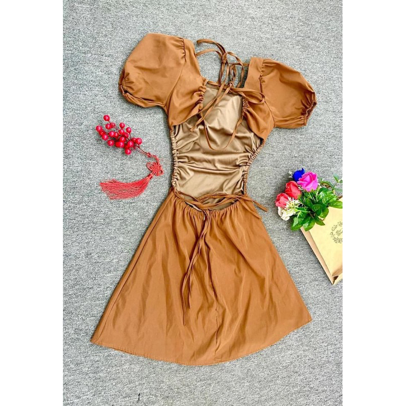 Đầm hở lưng xinh xắn