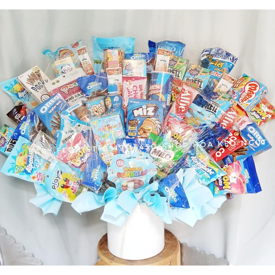Set quà bằng đồ ăn vặt lãng bó hoa bánh kẹo quà tặng tone màu xanh dương