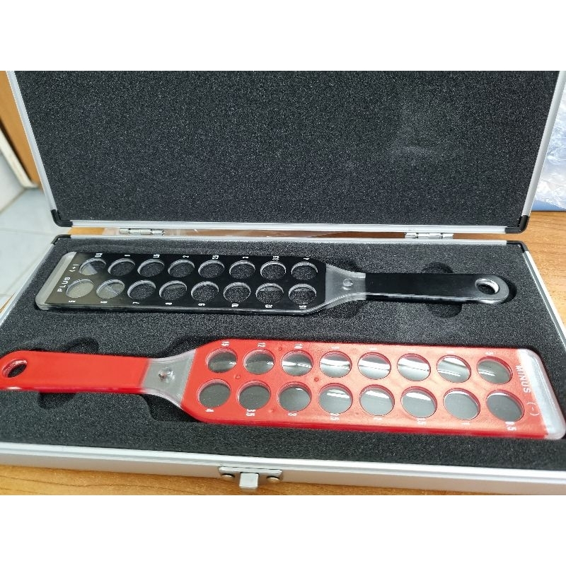 Thước soi bóng đồng tử mắt thủy tinh kèm hộp đựng