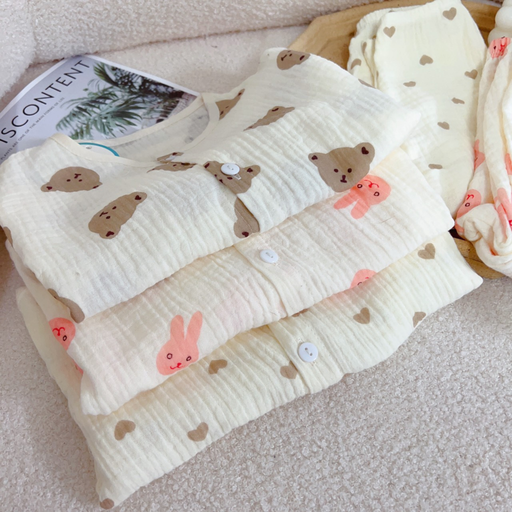 Đồ Bộ Bé Gái, Bé Trai Vải Muslin Mềm Mịn Hoạ Tiết Gấu Nâu, Bộ Quần Áo Cho Bé Mặc Nhà Thu Đông CKTD301