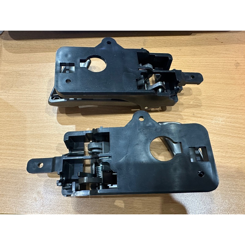 Tay mở cửa trong xe Hyundai Santafe 2008-2012