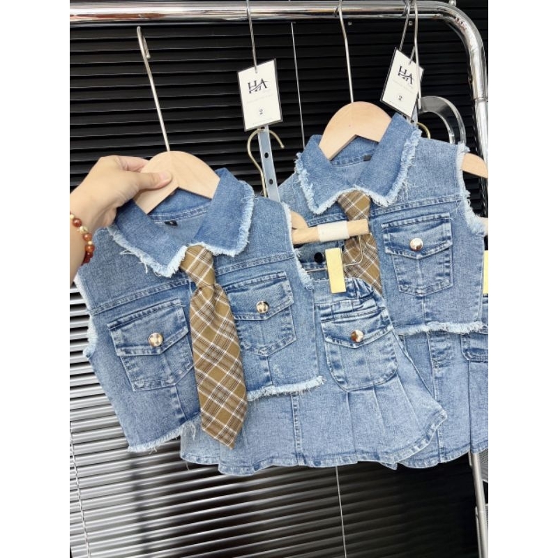 Sét chân váy bò kèm calavat cho bé gáy, sét váy xinh cho bé gái