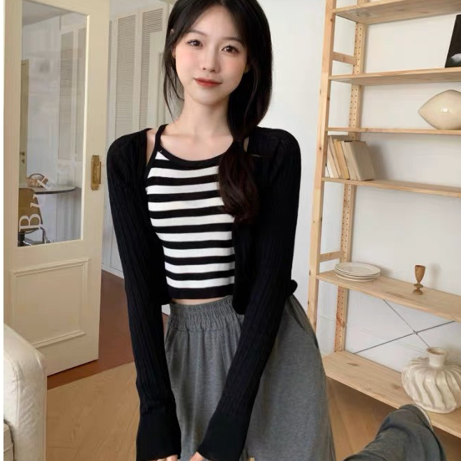Sét 2 chi tiết áo Cadigan kèm áo 2 dây kẻ, Sét cadigan len kèm áo 2 dây kiểu dáng Croptop