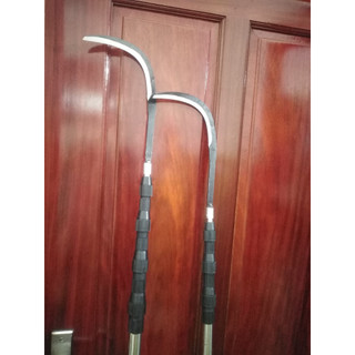 Câu Liêm hay gọi là Liềm dùng móc cành cây,cắt trái,lấy hoa quả trên cao