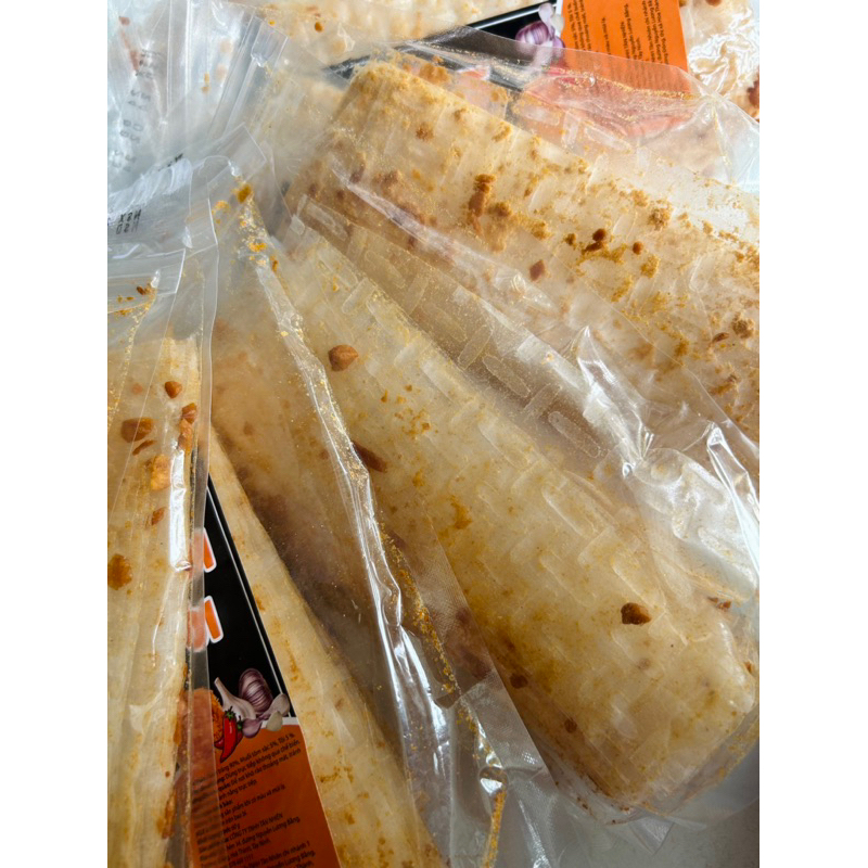Bánh tráng lắc muối tỏi Tân Nhiên