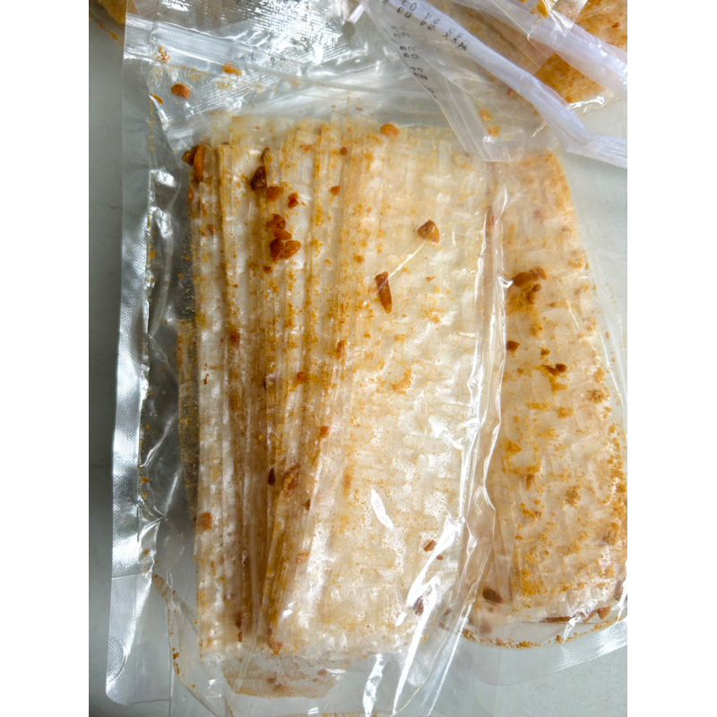 Bánh tráng lắc muối tỏi Tân Nhiên