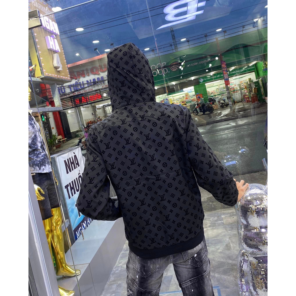 ÁO KHOÁC LV IN NỔI CÓ NÓN