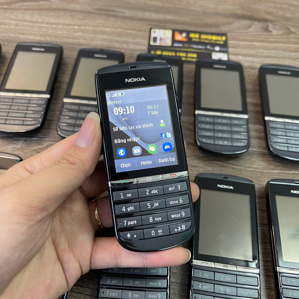 Điện thoại sưu tầm Asha 300 3G màn hình lớn