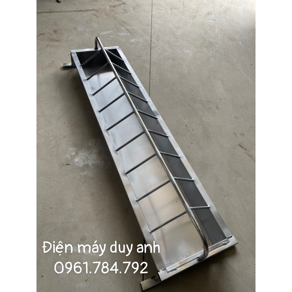 Máng tập ăn dài 1.2m  cho lợn con, gà loại 3.5kg