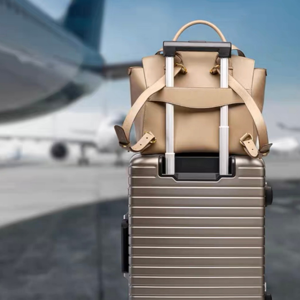 Túi xách nữ Blakriv Dixie Convertible Satchel Backpack logo B con ong