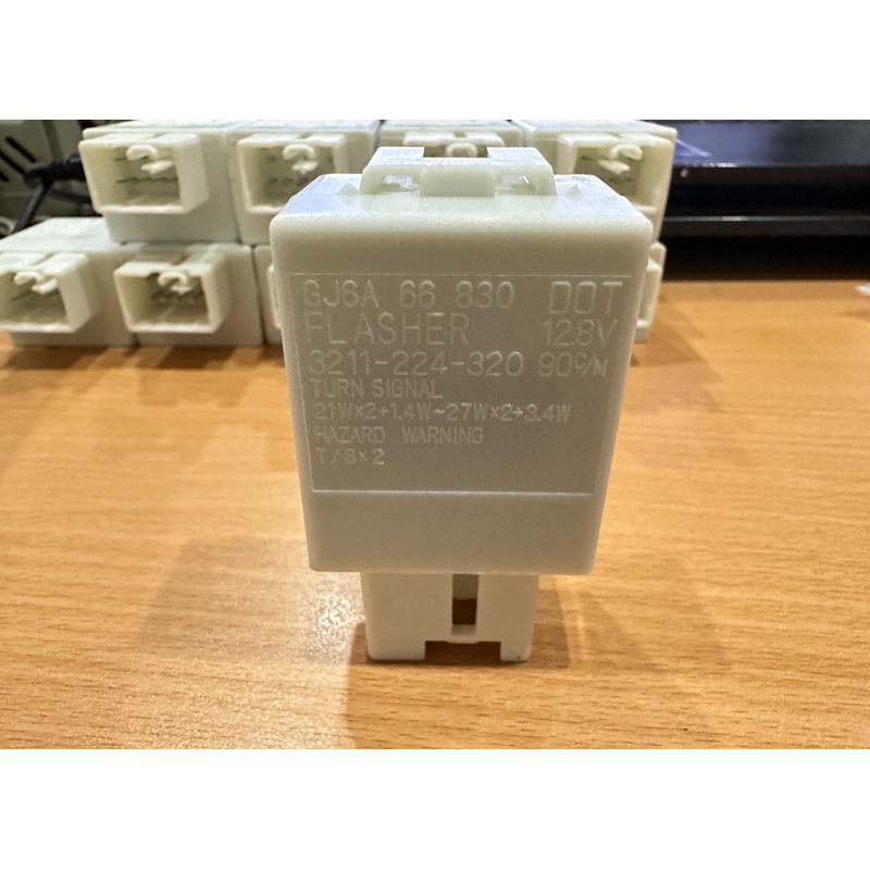 Rơ le xi nhan Ford Ranger và Ford Everest