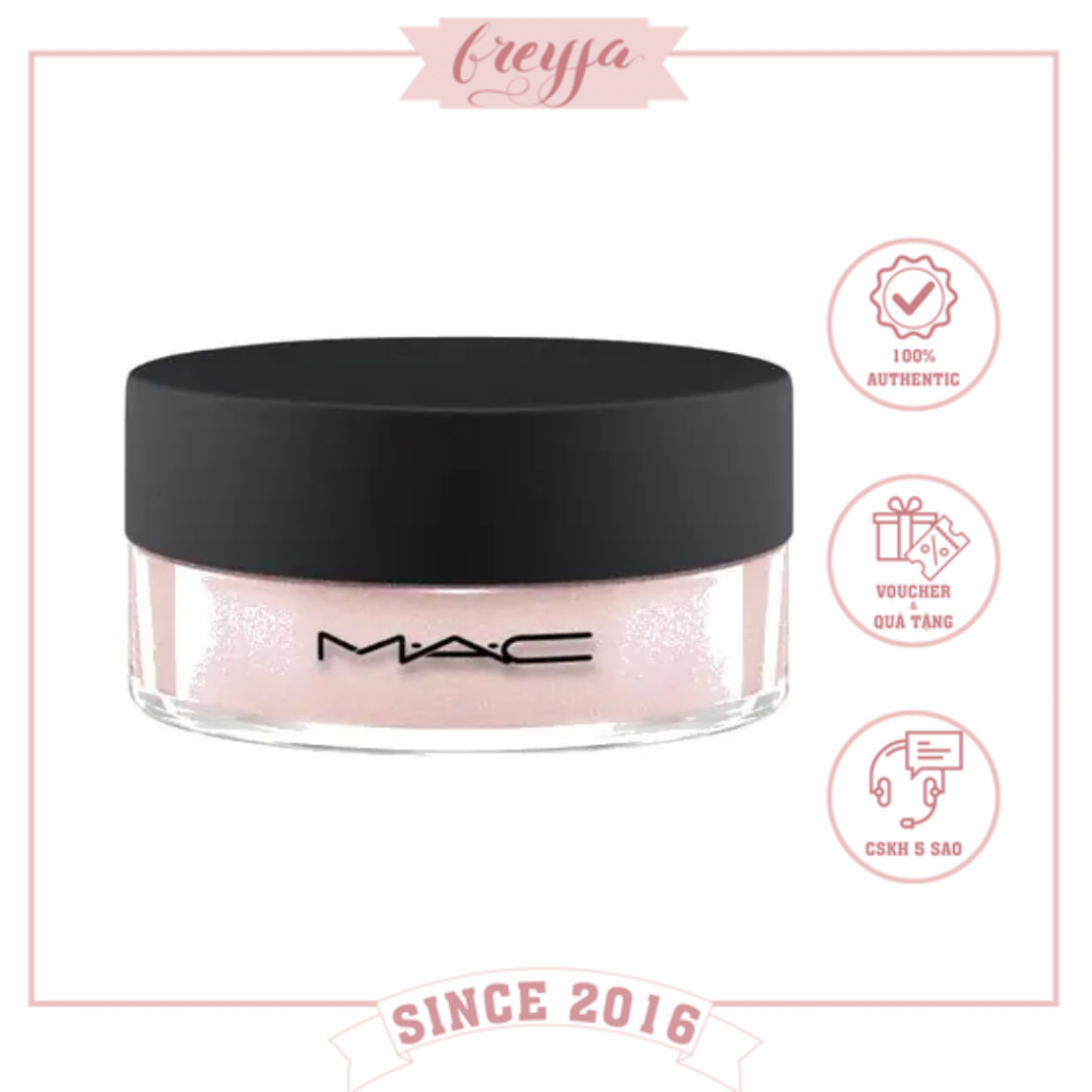 Phấn Phủ Mac Silver Dusk Với Tông Màu Đồng Nhũ, Có Khả Năng Bắt Sáng Cực Tốt Cho Những Vị Trí Được Sử Dụng Giúp Da Căng