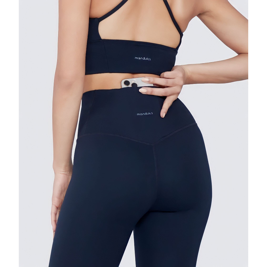 Legging trơn Manduka túi lưng sau