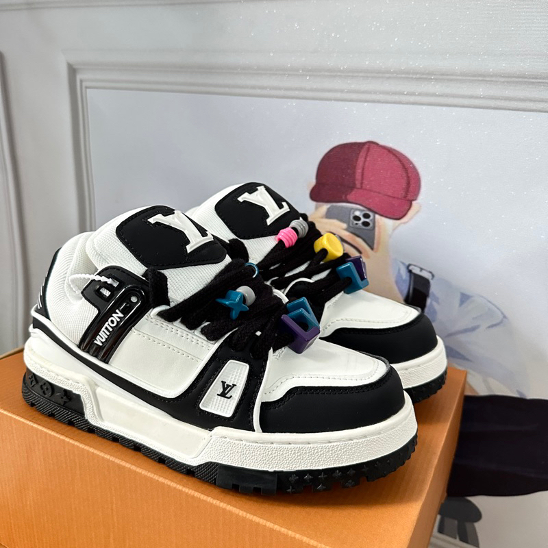 Tặng tất ) |sẵn hàng |Giày Luxury L.V Charm Black Bản Cao Cấp Đẹp Full Bill Box