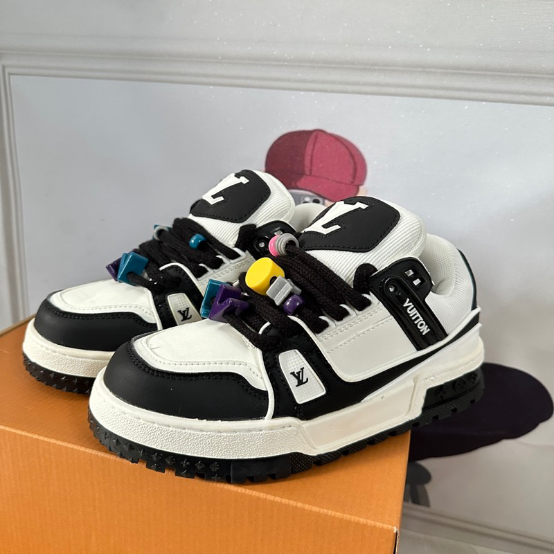 Tặng tất ) |sẵn hàng |Giày Luxury L.V Charm Black Bản Cao Cấp Đẹp Full Bill Box