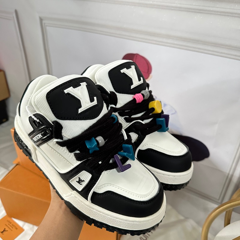 Tặng tất ) |sẵn hàng |Giày Luxury L.V Charm Black Bản Cao Cấp Đẹp Full Bill Box