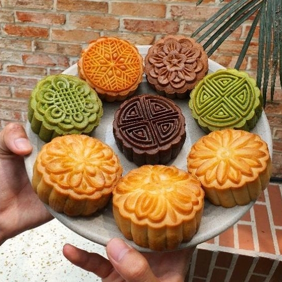 Hộp bánh trung thu "Truyền thuyết đêm trăng" Mèo Ngắn food tặng kèm dao dĩa