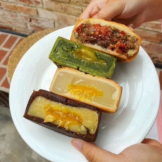 Hộp bánh trung thu "Truyền thuyết đêm trăng" Mèo Ngắn food tặng kèm dao dĩa