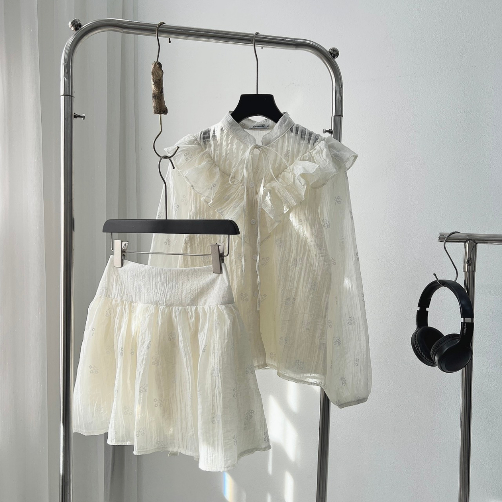 SET VÁY HOA NHÍ TƠ BÈO CỔ NƠ doubleh.clo - Set 2 món áo sơ mi cổ tàu bèo ren vai tay bồng kèm chân váy xoè có quần trong