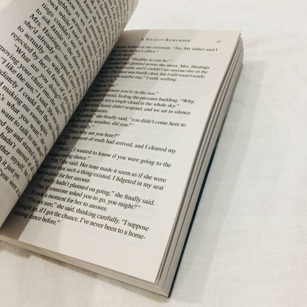 Sách tiếng Anh - A Walk to Remember By Nicholas Sparks