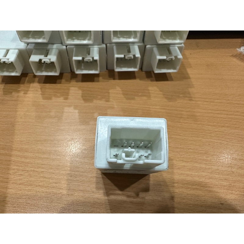 Relay tín hiệu xi nhan cho Ford Ranger, Ford Everest, Ford Laser