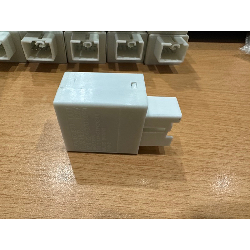 Rơ le xi nhan Ford Ranger và Ford Everest