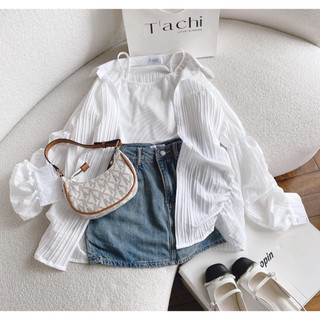 Set khoác sơ mi sọc trắng + áo 2 dây trắng + chân váy jean